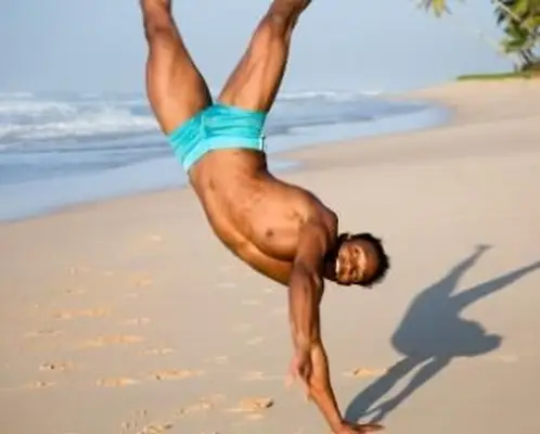 ginasta masculino em shorts