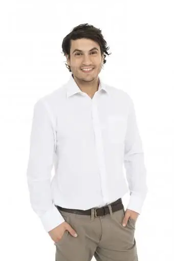 Entspanntes und schlichtes Outfit für einen Mann