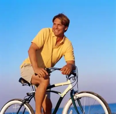 Khaki šortky a polokošeľa