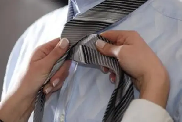 Comment nouer une cravate