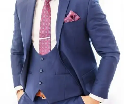 Perfetto gentiluomo in completo