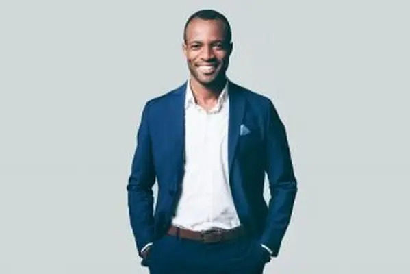 Idee di abbigliamento semi-formale alla moda per gli uomini