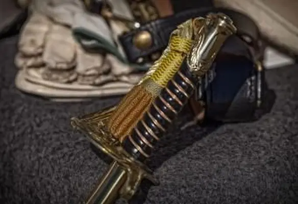 Spada e guanti dell'era della guerra civile