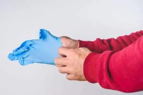 의료 장갑에 남자