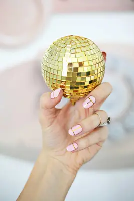 Snadné, jak používat nehtovou pásku