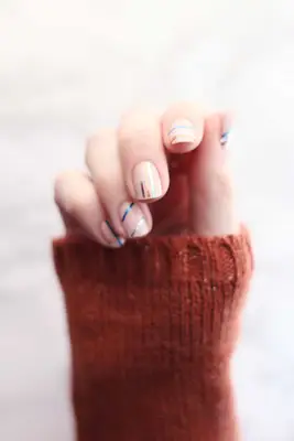 Minimální pruhovaná fólie mani diy