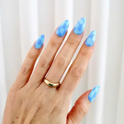 blue wavy checkered nails spring