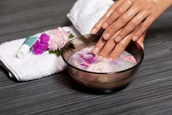 아크릴 후 자연 손톱으로 돌아 가기