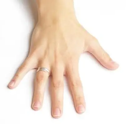 Weiße Flecken auf den Fingernägeln