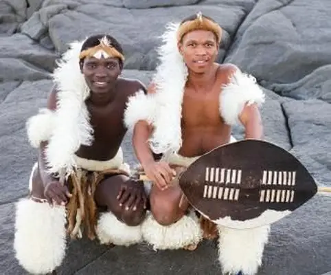 https://cf.ltkcdn.net/costumes/images/slide/167326-850x704-Zulu-men.webp