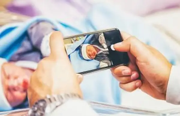 הודעות טקסט על הודעת לידה לתינוק