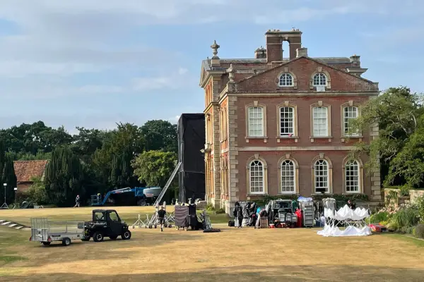 2048-1365-2B98E0E3-2A61-48FC-8F51-E1077FB94D80