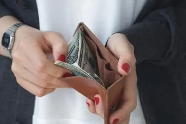 Ako dať peniaze na knihy väzňov online