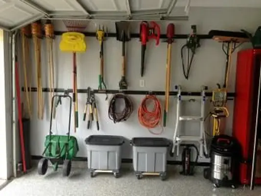 Portaoggetti da parete di Pam Bowers of Organized Chaos