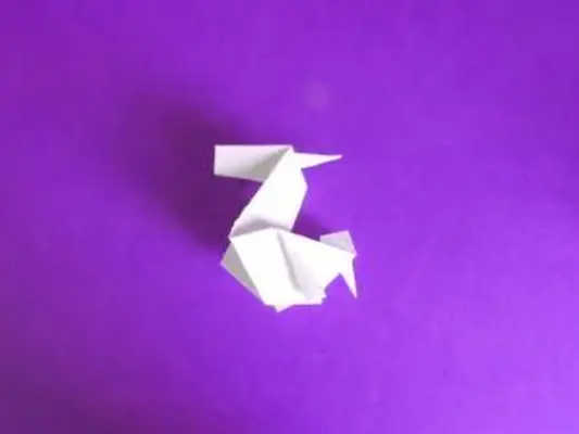 krok 8 origami jednorožca
