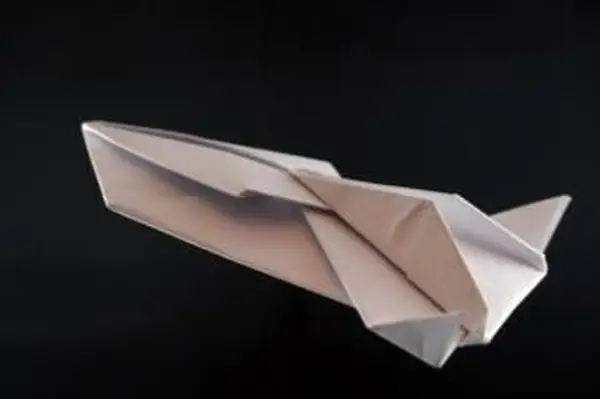 https://cf.ltkcdn.net/origami/images/slide/63174-637x424-PaperSpaceship.webp