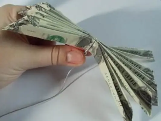 https://cf.ltkcdn.net/origami/images/slide/165986-800x600-money-flower-07.webp