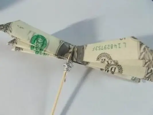 https://cf.ltkcdn.net/origami/images/slide/165987-800x600-money-flower-08.webp