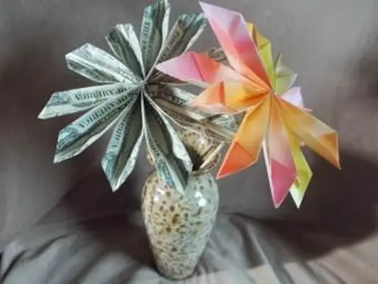 https://cf.ltkcdn.net/origami/images/slide/165979-800x600-money-flower.webp