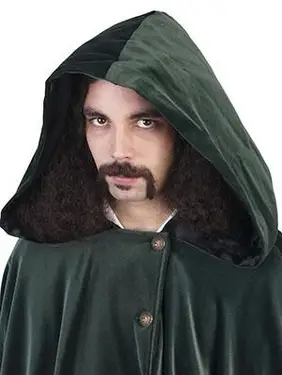 Uomo che indossa il cappuccio