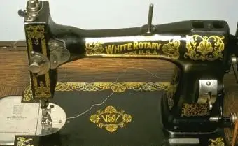 白いミシンの背景とモデルガイド