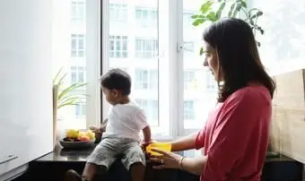 ignorovanie jeho mamy