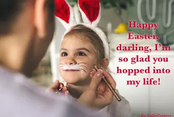 Mama maluje twarz swojej córce i wysyła wiadomość wielkanocną