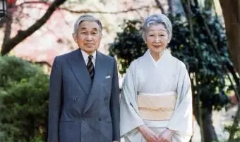 아키히토 천황과 에메 리타 미치코 황후