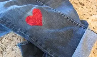 10 riparazioni di abbigliamento fai da te