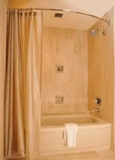 シャワーカーテンロッドのオプションとタイプ