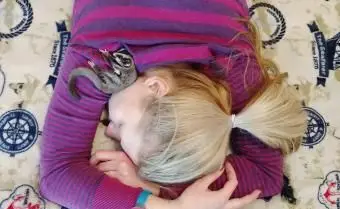 Adolescente Com Açucareiro