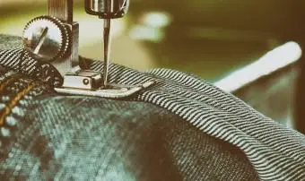 Melhores máquinas de costura para jeans