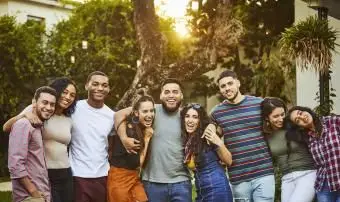 家族対友人：主要な関係の比較