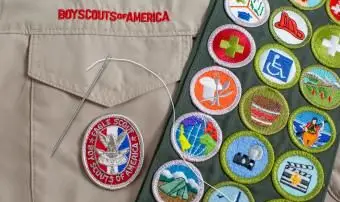 ボーイスカウトパッチを縫う方法
