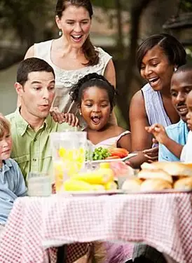 Familienabendaktivitäten für die Kirche