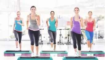 Step Routines d'aérobic que vous pouvez faire à la maison