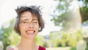 人生を楽しむ女性