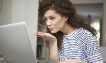 8 wierszy miłosnych do związku na odległość