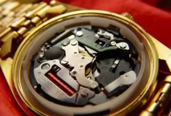 Relojes de cuerda frente a baterías: ventajas y desventajas