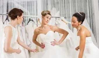 przymierzam sukienki