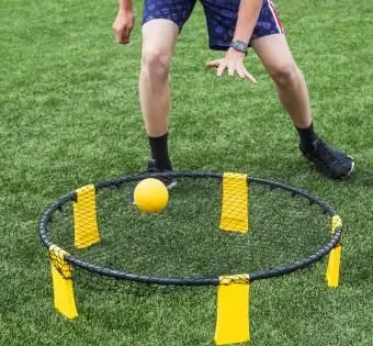 도구가있는 DIY Cornhole Flat Lay Woodwork Project
