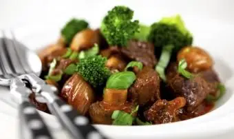 Low Carb Crock Pot-Rezept mit Rindfleisch und Brokkoli