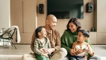 2人の子供を持つ家族