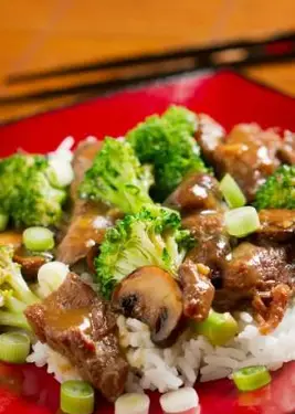 Carne de res y brócoli al estilo asiático