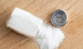 Como consertar muito sal em um prato