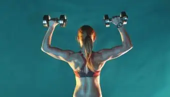 Esercizi per ridurre il grasso alla schiena