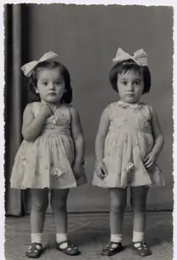 בנות בשנת 1957