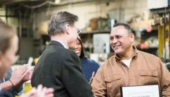 pracownik otrzymujący nagrodę