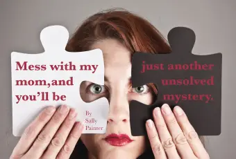 Mulher segurando peças de quebra-cabeça e um Don