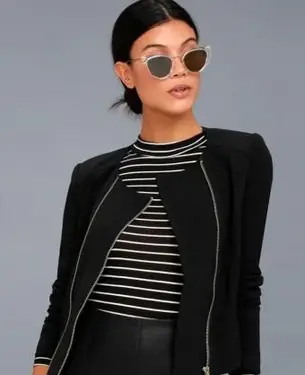 https://cf.ltkcdn.net/womens-fashion/images/slide/221144-343x450-commander-in-chic-black-jacket.webp